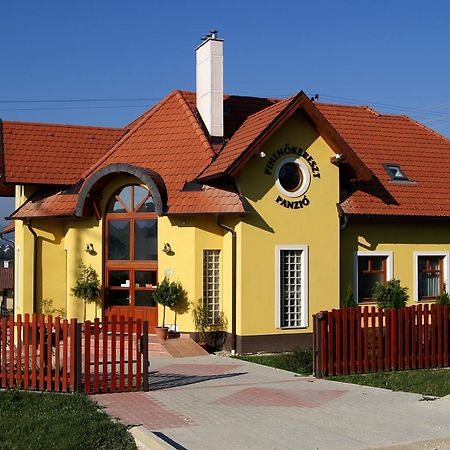 Bed and Breakfast Pihenőkereszt Panzió Sopron Exterior foto