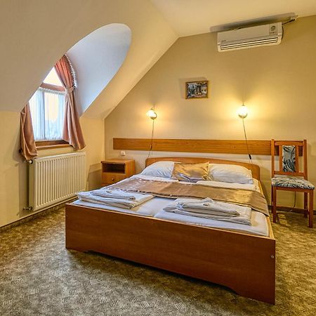 Bed and Breakfast Pihenőkereszt Panzió Sopron Exterior foto
