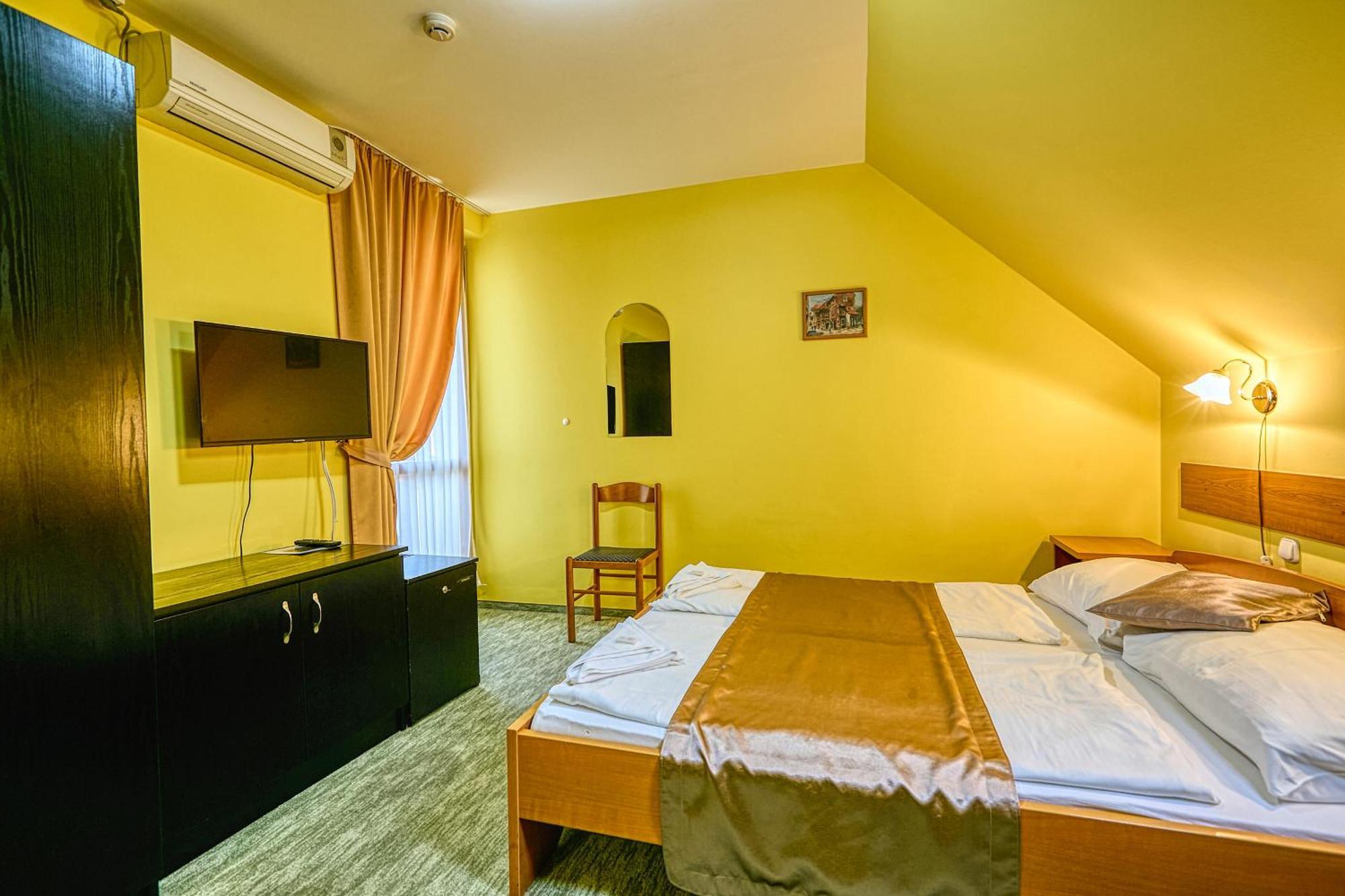 Bed and Breakfast Pihenőkereszt Panzió Sopron Exterior foto