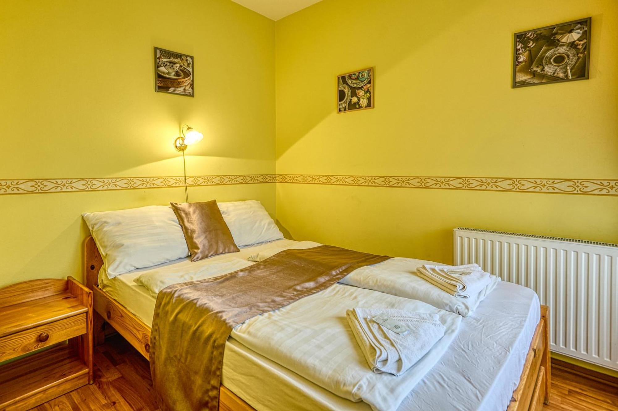 Bed and Breakfast Pihenőkereszt Panzió Sopron Exterior foto