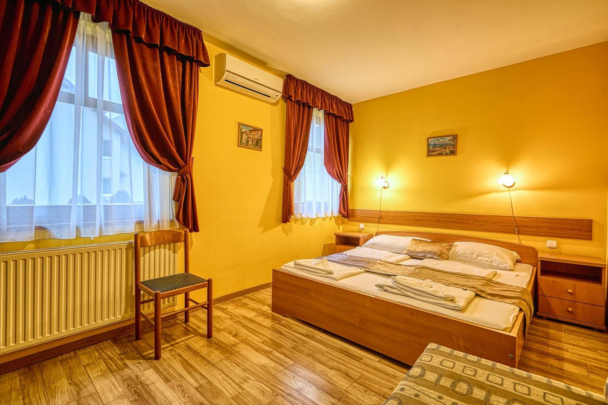 Bed and Breakfast Pihenőkereszt Panzió Sopron Exterior foto