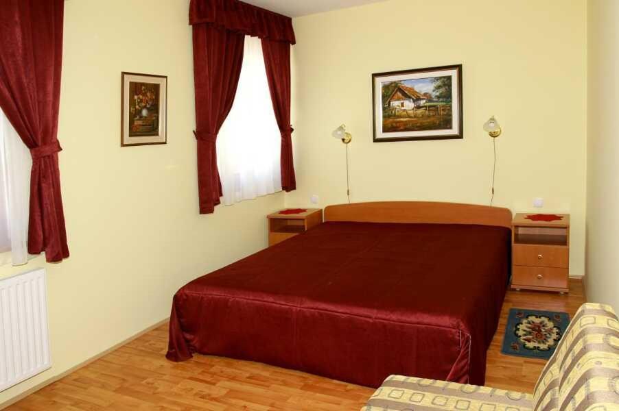 Bed and Breakfast Pihenőkereszt Panzió Sopron Habitación foto