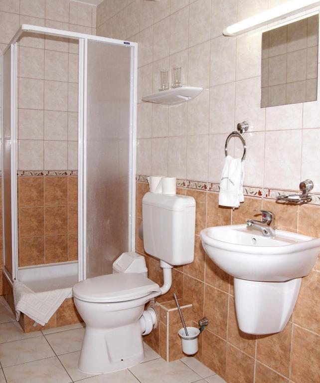 Bed and Breakfast Pihenőkereszt Panzió Sopron Habitación foto