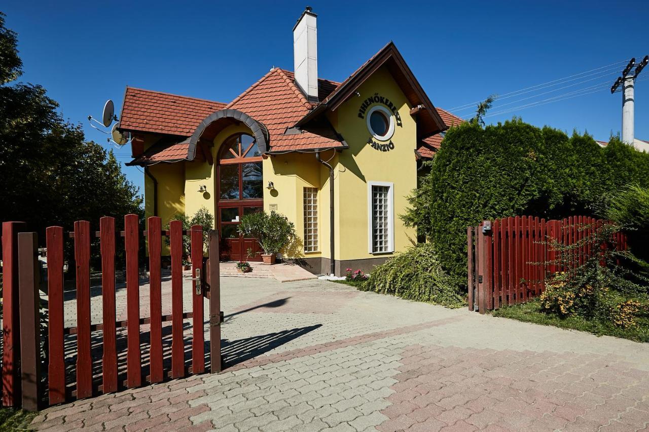 Bed and Breakfast Pihenőkereszt Panzió Sopron Exterior foto